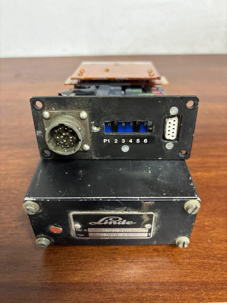 Sterowniki Linde CEL do ładowarek Atlas: CEL-02/05 Z, CEL-02/05 ZB, CEL-02/05 ZC, CEL-02/04 T, CEL-02/02 E, 690 000 6000, 0690 014 2500, 0690 014 2503, 0690 014 2504, 0690 014 252 – naprawa elektroniki Atlas, wymiana sterownika Atlas Linde, moduł CEL Atlas Linde, elektronika Linde CEL do Atlas Radlader.