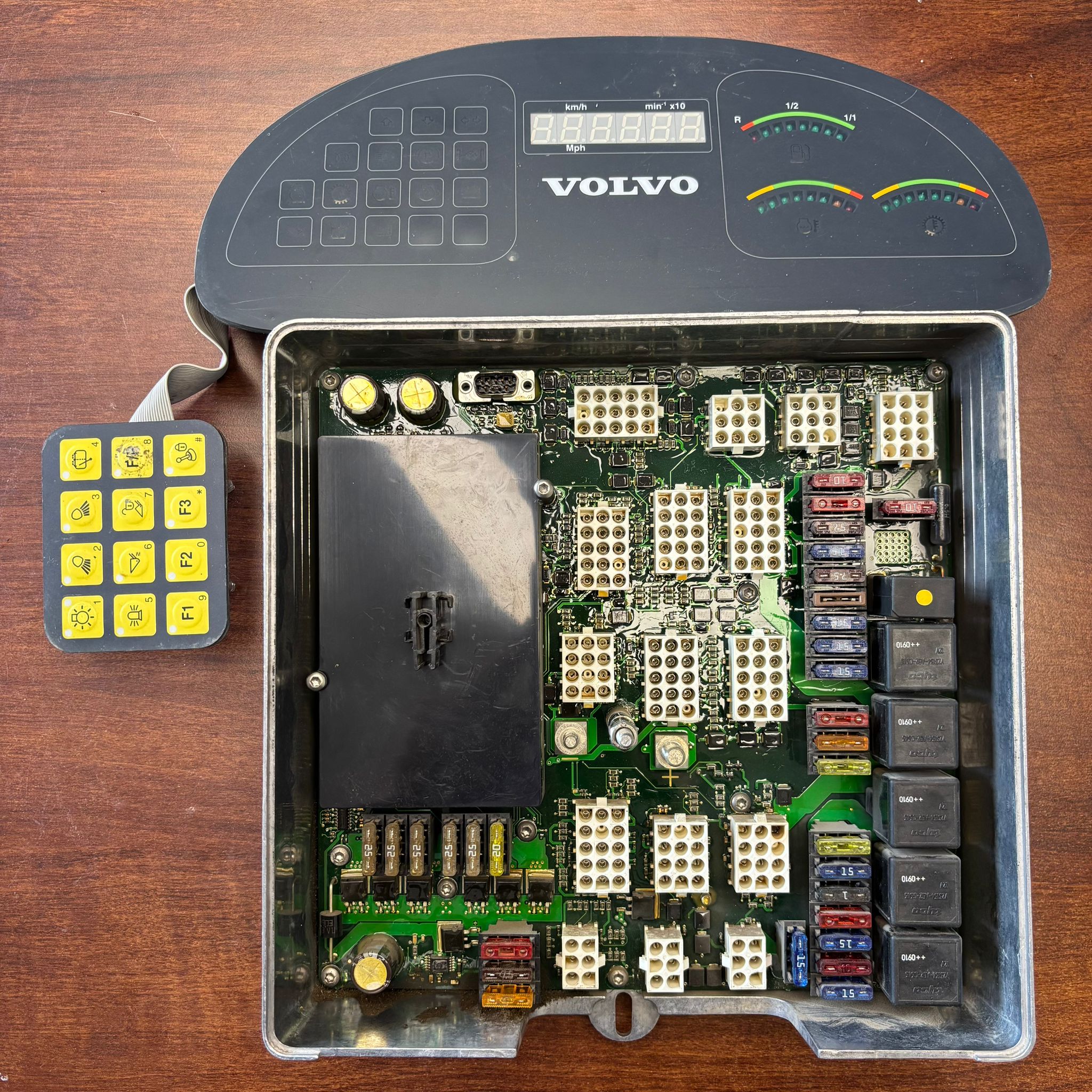 VOLVO ECU 15212047-P01 – naprawa i sprzedaż